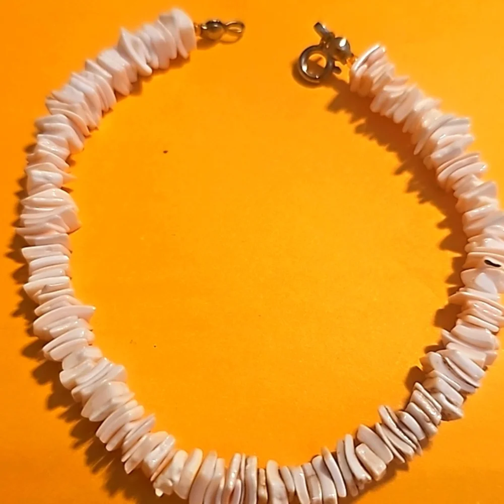Puka Shell Bracelet, Lt. Pink & White, 7.5" Length, Clasp Closure, NWOT - Picture 2 of 4